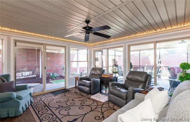 3118 Greenleaves Drive, Jeffersonville, IN 47130