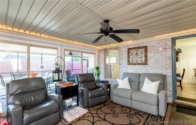 3118 Greenleaves Drive, Jeffersonville, IN 47130