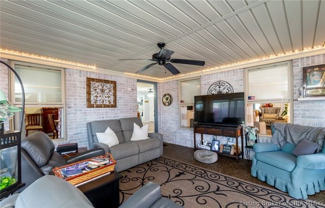 3118 Greenleaves Drive, Jeffersonville, IN 47130