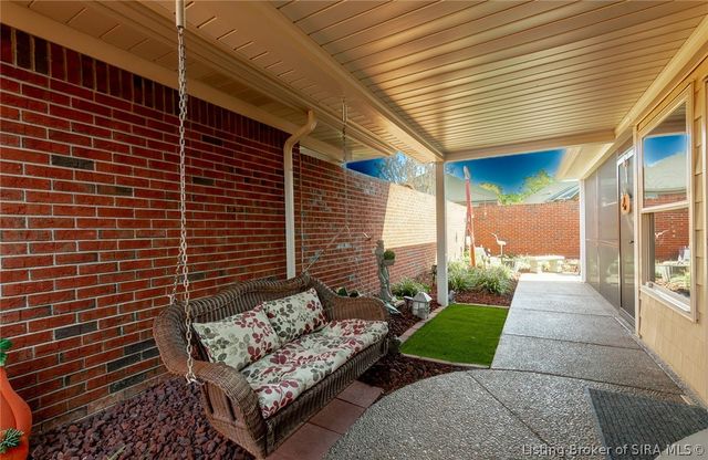 3118 Greenleaves Drive, Jeffersonville, IN 47130