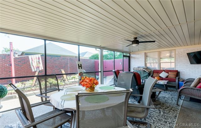 3118 Greenleaves Drive, Jeffersonville, IN 47130