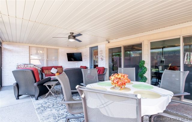 3118 Greenleaves Drive, Jeffersonville, IN 47130