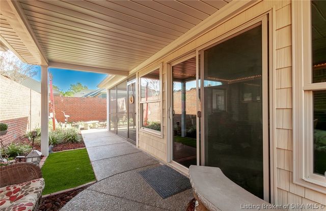 3118 Greenleaves Drive, Jeffersonville, IN 47130