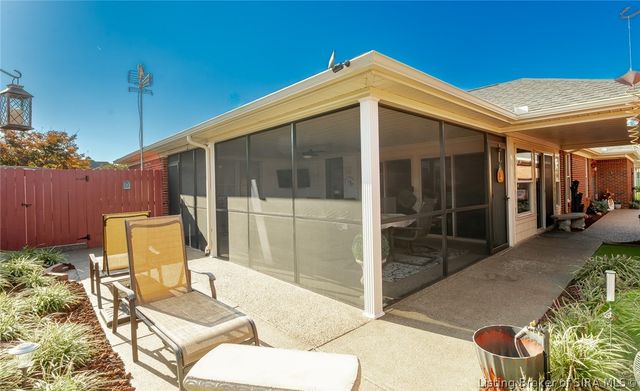 3118 Greenleaves Drive, Jeffersonville, IN 47130