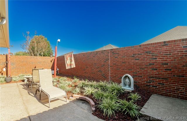 3118 Greenleaves Drive, Jeffersonville, IN 47130