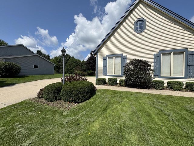 680 River Meadow DRIVE, Hartland, WI 53029