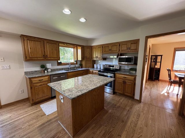 680 River Meadow DRIVE, Hartland, WI 53029