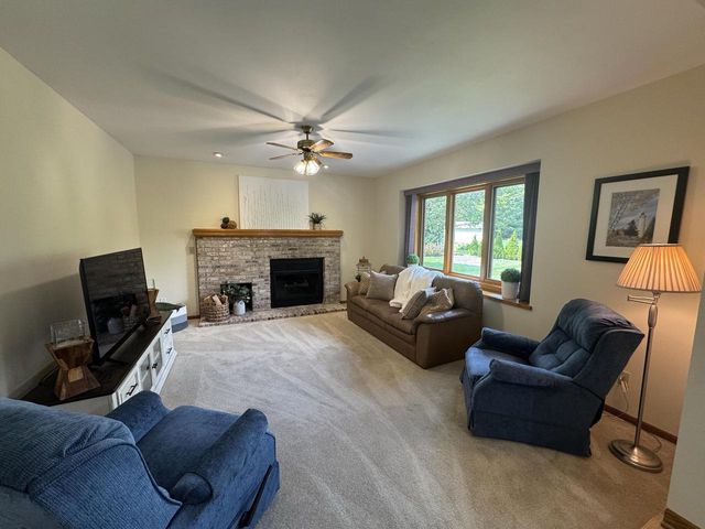 680 River Meadow DRIVE, Hartland, WI 53029