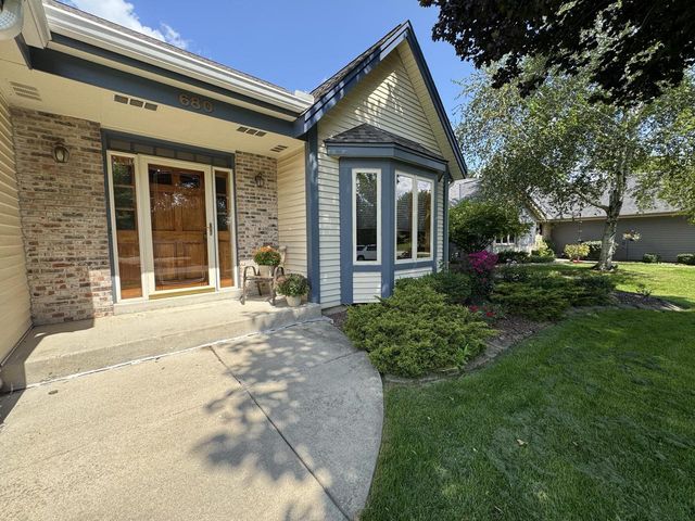 680 River Meadow DRIVE, Hartland, WI 53029