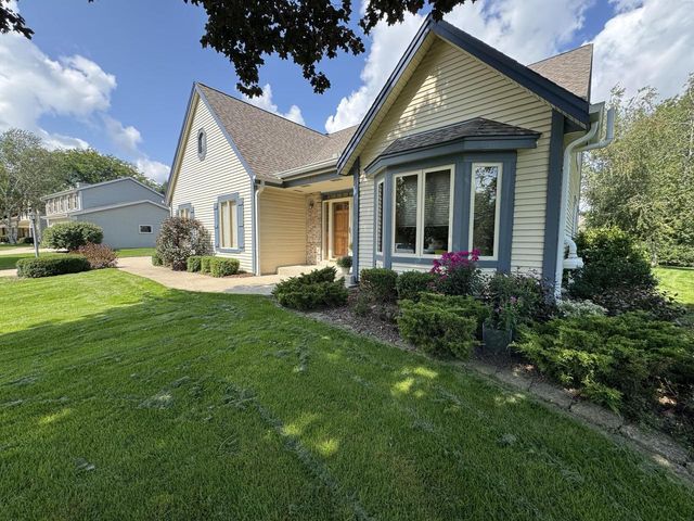 680 River Meadow DRIVE, Hartland, WI 53029
