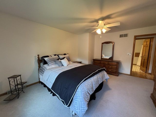 680 River Meadow DRIVE, Hartland, WI 53029