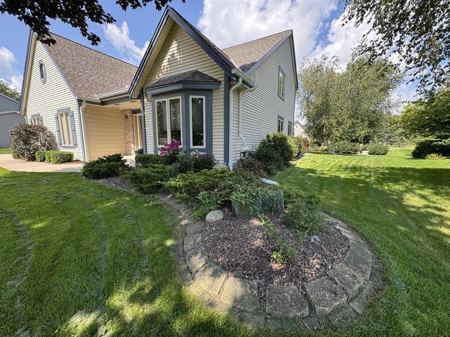 680 River Meadow DRIVE, Hartland, WI 53029