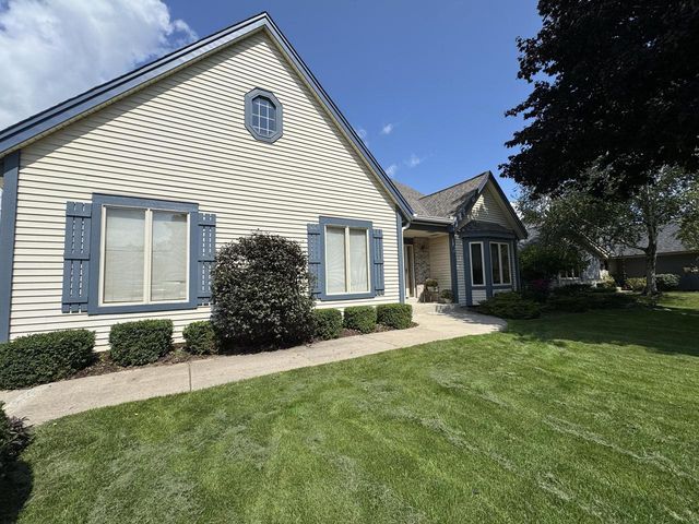 680 River Meadow DRIVE, Hartland, WI 53029