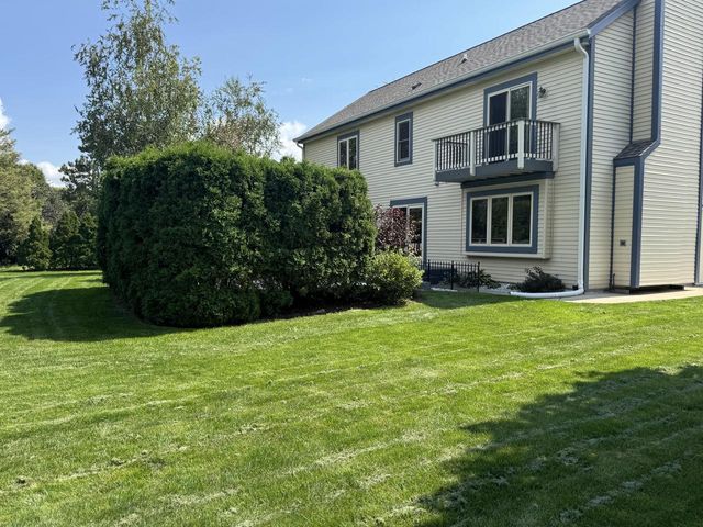 680 River Meadow DRIVE, Hartland, WI 53029