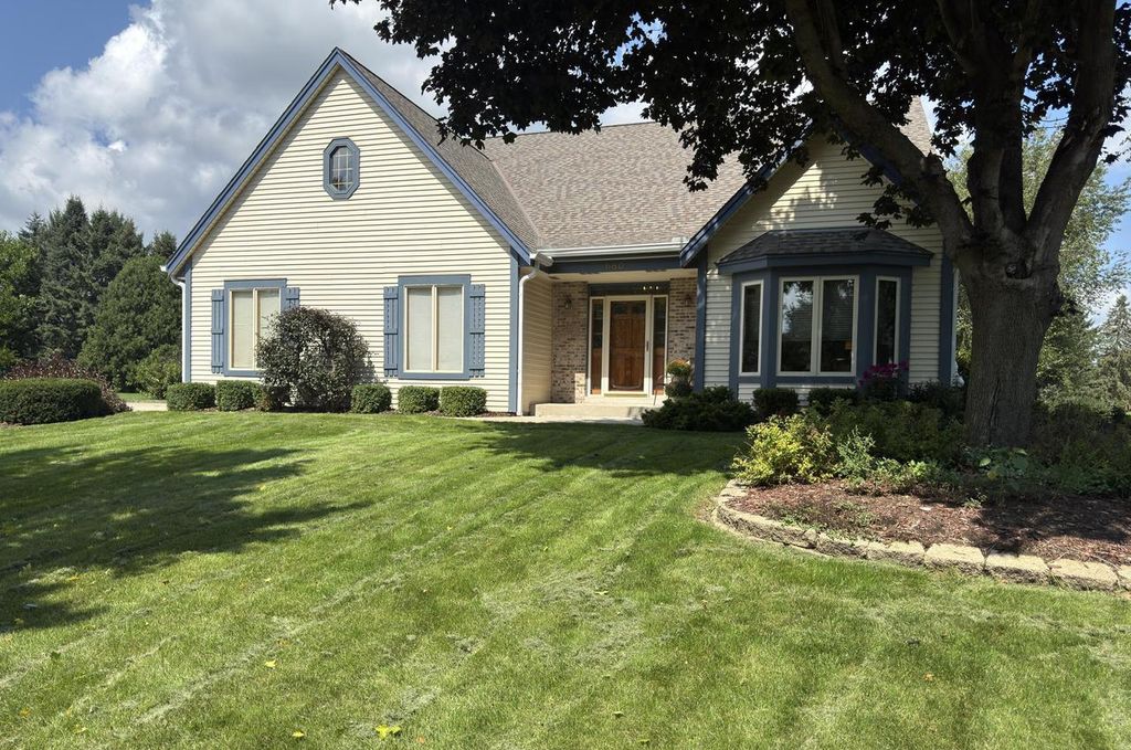 680 River Meadow DRIVE, Hartland, WI 53029