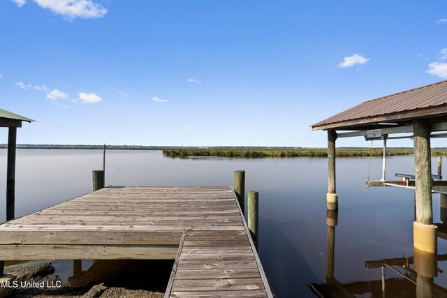 2509 S Shore Drive, Biloxi, MS 39532