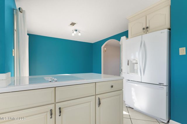 2509 S Shore Drive, Biloxi, MS 39532