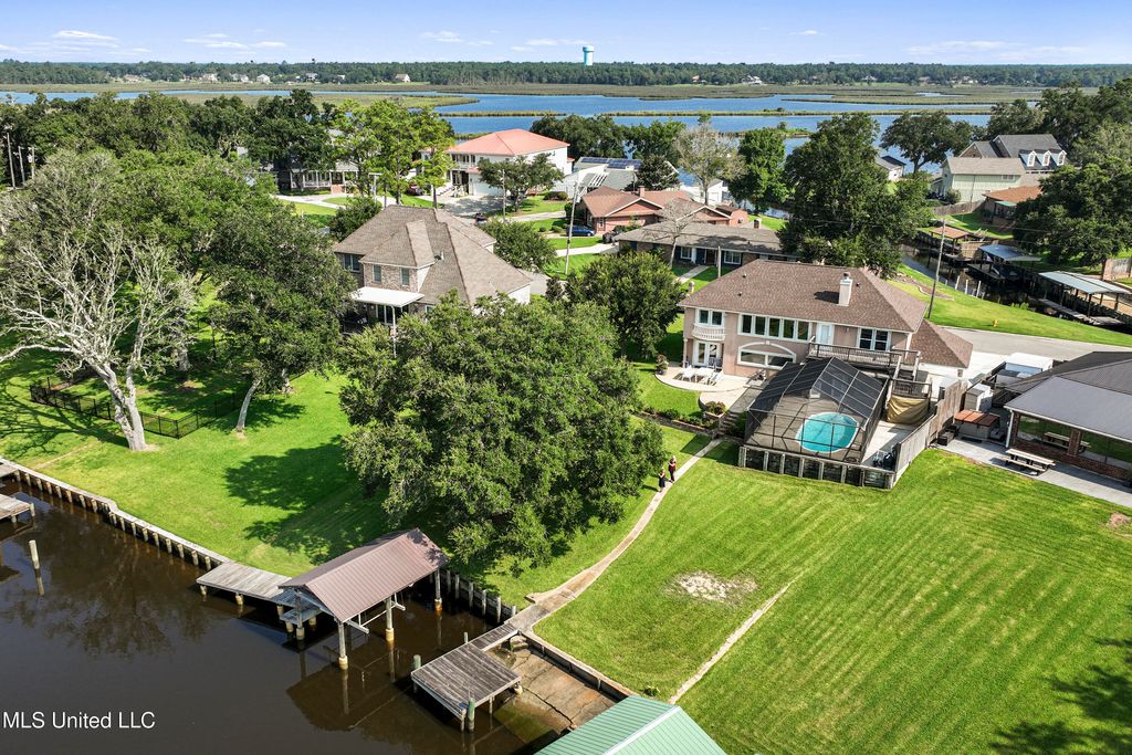 2509 S Shore Drive, Biloxi, MS 39532