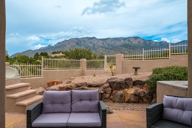 13709 Quaking Aspen Place NE, Albuquerque, NM 87111
