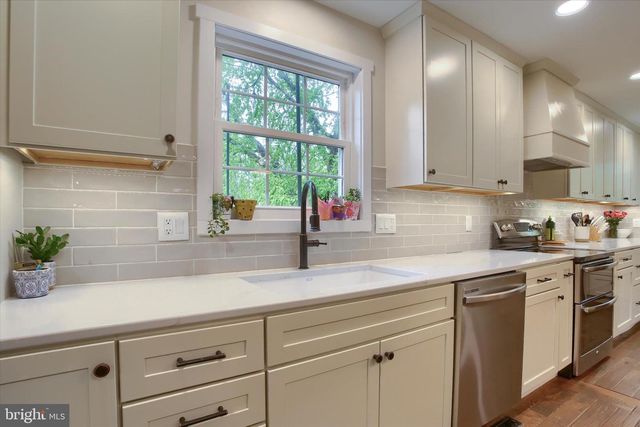 6319 VALLEYBROOK DR, Mechanicsburg, PA 17050