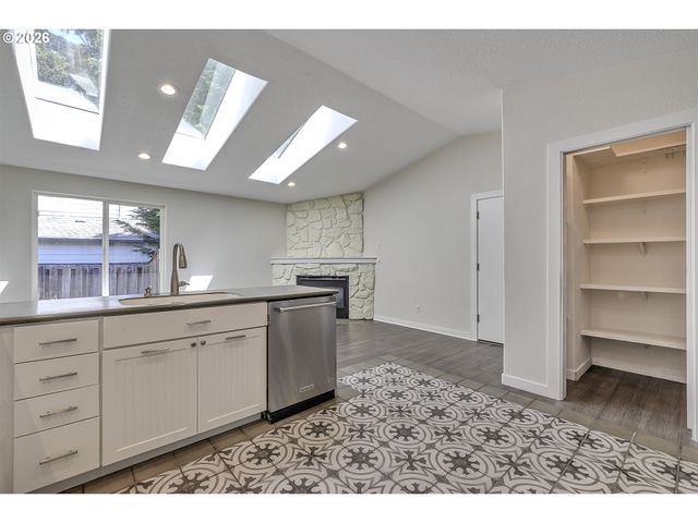 67 Sw 212TH Ave, Beaverton, OR 97006
