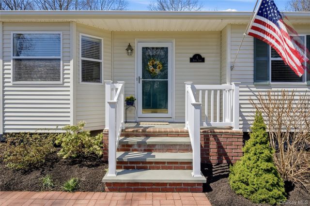 4 Doral Lane, Yaphank, NY 11980