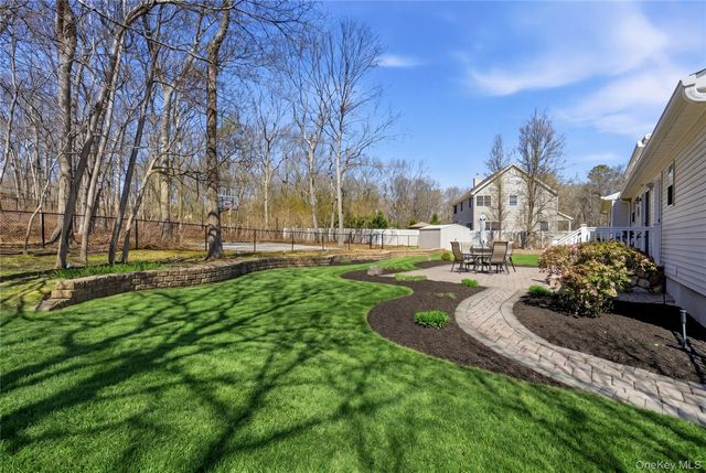 4 Doral Lane, Yaphank, NY 11980