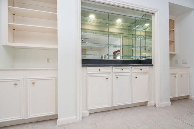 1750 N Country Club Boulevard, Sugar Land, TX 77478