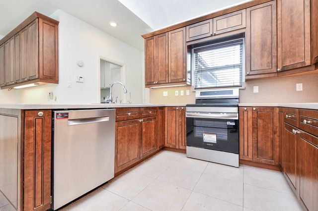 1750 N Country Club Boulevard, Sugar Land, TX 77478