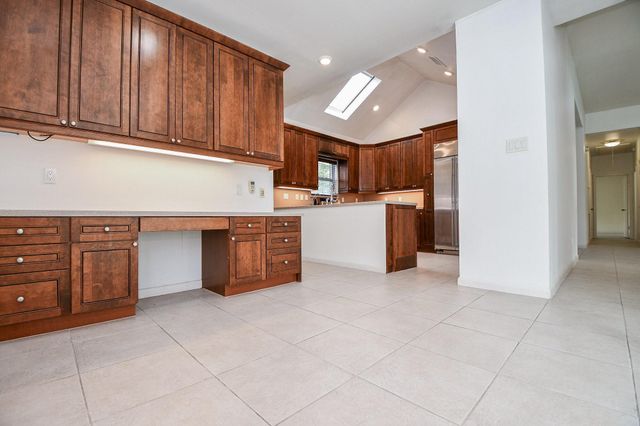 1750 N Country Club Boulevard, Sugar Land, TX 77478