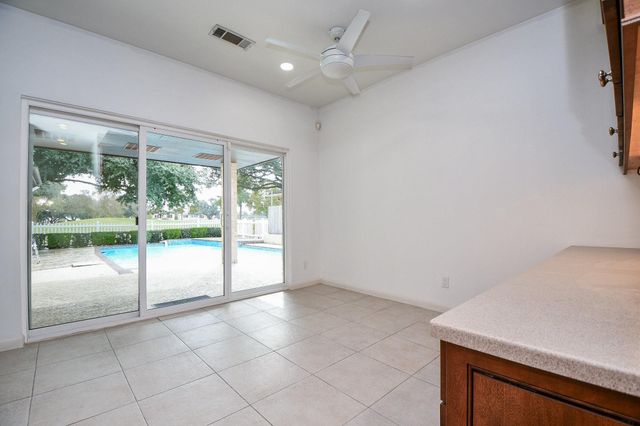 1750 N Country Club Boulevard, Sugar Land, TX 77478