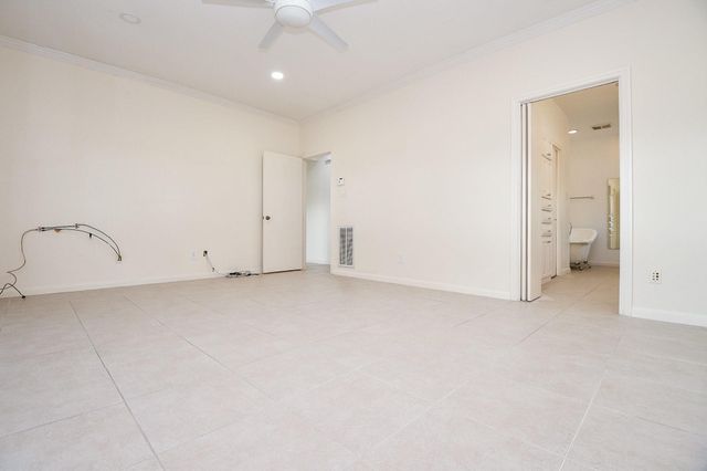 1750 N Country Club Boulevard, Sugar Land, TX 77478