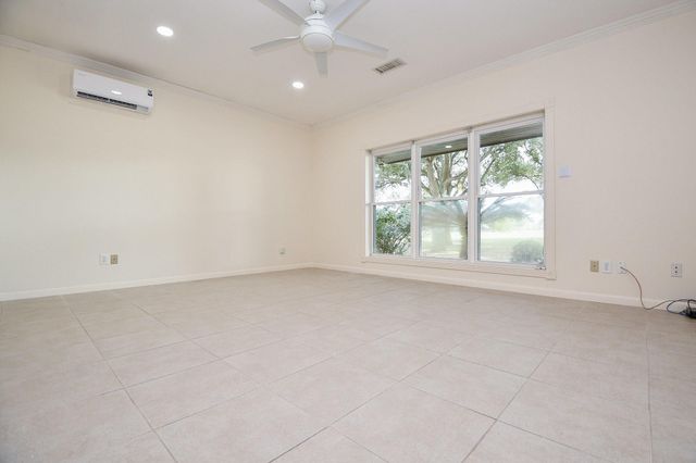 1750 N Country Club Boulevard, Sugar Land, TX 77478