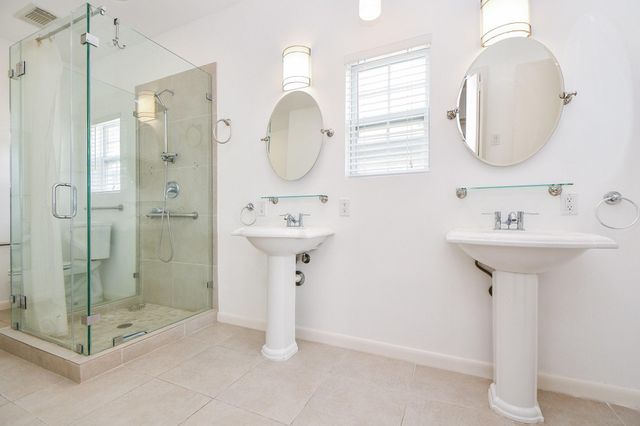 1750 N Country Club Boulevard, Sugar Land, TX 77478