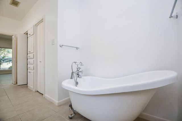 1750 N Country Club Boulevard, Sugar Land, TX 77478