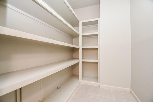 1750 N Country Club Boulevard, Sugar Land, TX 77478