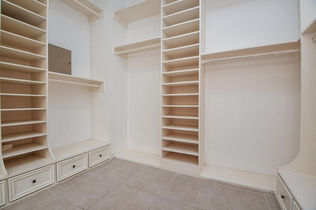 1750 N Country Club Boulevard, Sugar Land, TX 77478