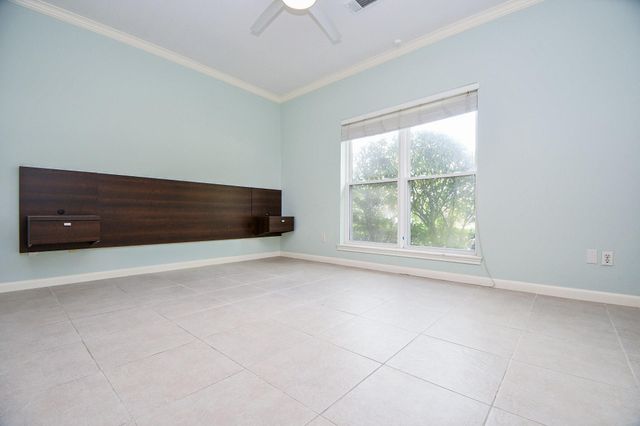 1750 N Country Club Boulevard, Sugar Land, TX 77478