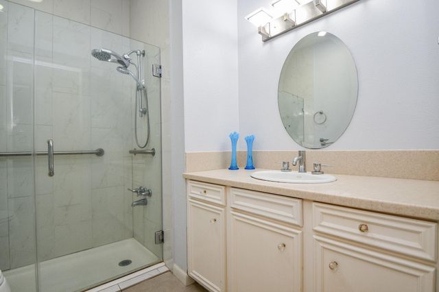 1750 N Country Club Boulevard, Sugar Land, TX 77478