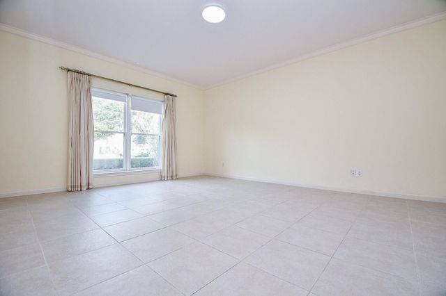 1750 N Country Club Boulevard, Sugar Land, TX 77478