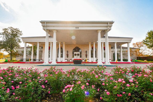 1750 N Country Club Boulevard, Sugar Land, TX 77478