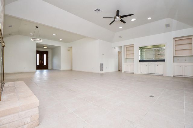 1750 N Country Club Boulevard, Sugar Land, TX 77478