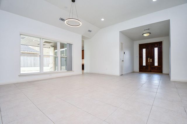 1750 N Country Club Boulevard, Sugar Land, TX 77478