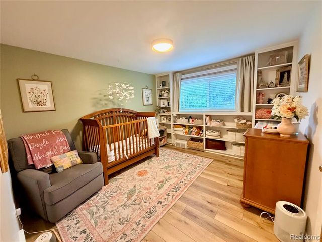 6820 White Pine Drive, Bloomfield Hills, MI 48301