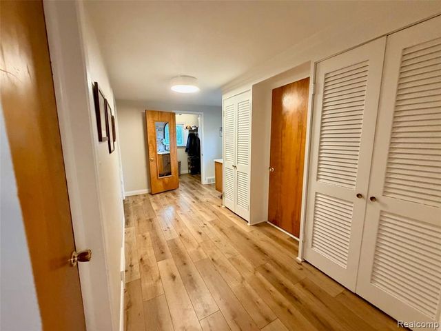 6820 White Pine Drive, Bloomfield Hills, MI 48301