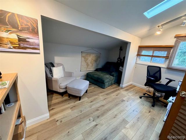 6820 White Pine Drive, Bloomfield Hills, MI 48301