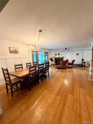 6820 White Pine Drive, Bloomfield Hills, MI 48301