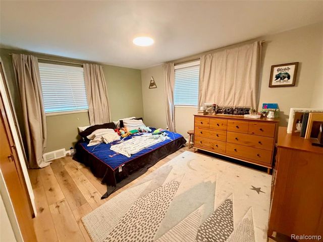 6820 White Pine Drive, Bloomfield Hills, MI 48301