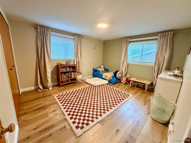 6820 White Pine Drive, Bloomfield Hills, MI 48301