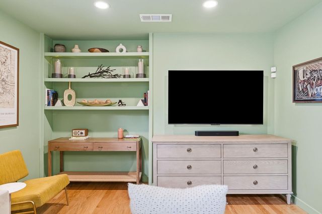 1106 Mission RDG B, Austin, TX 78704